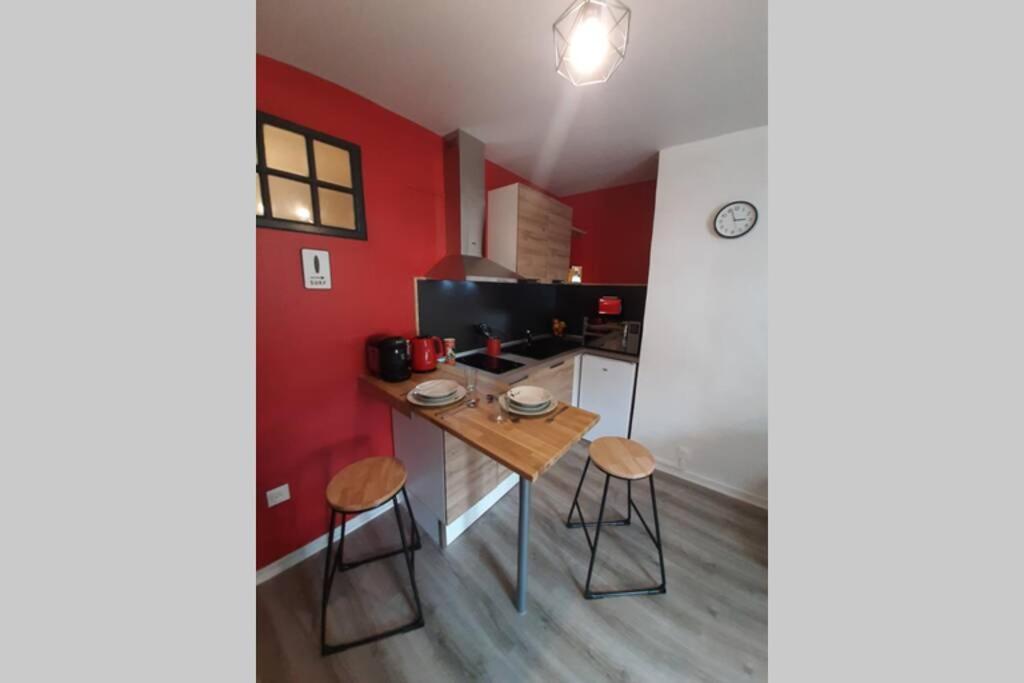 Apartament La Cour De Jeanne Aurillac Zewnętrze zdjęcie